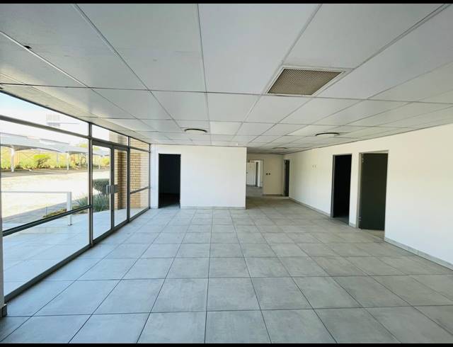 2,300M² OFFICE TO LET IN MIDRIDGE PARK